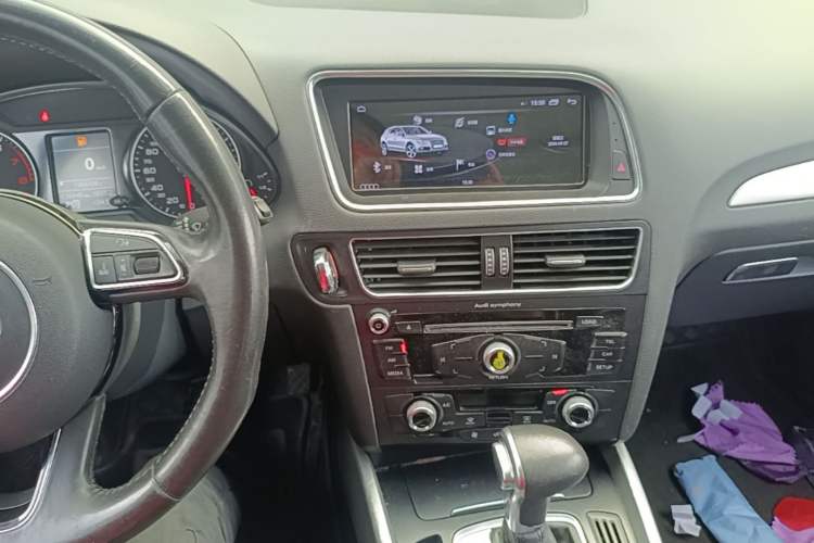 Used Audi Q5 2015 40 TFSI Trendy Edition Audio And AC Panel