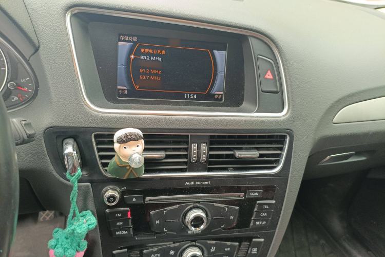 Used Audi Q5 2015 40 TFSI Trendy Edition Audio And AC Panel