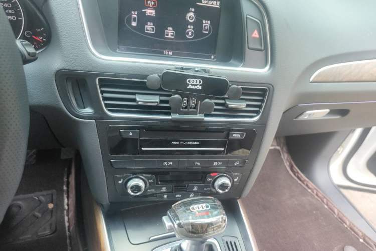 Used Audi Q5 2015 40 TFSI Comfort Model Audio And AC Panel