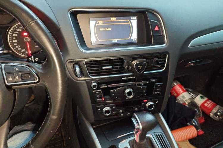 Used Audi Q5 2015 40 TFSI Technology Edition Audio And AC Panel