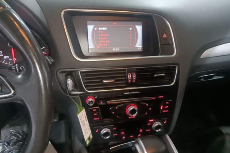 Used Audi Q5 2015 40 TFSI Technology Edition Audio And AC Panel