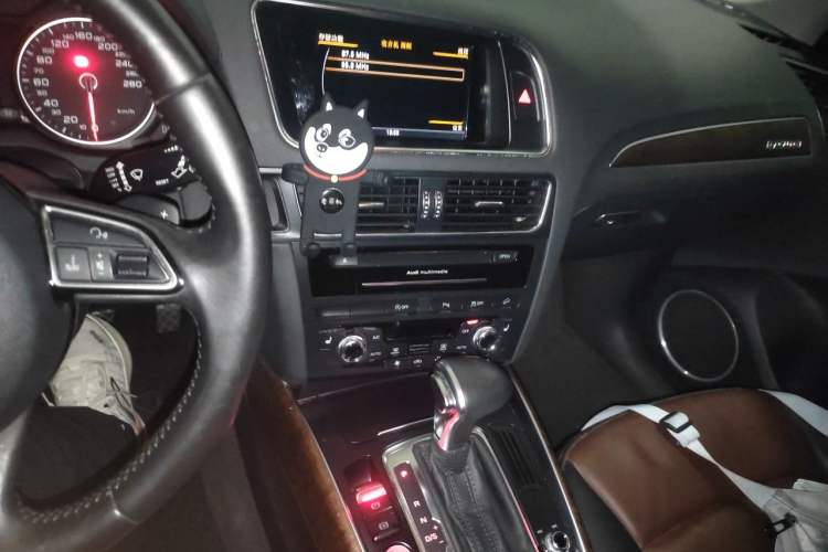 Used Audi Q5 2015 40 TFSI Comfort Model Audio And AC Panel