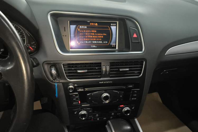 Used Audi Q5 2015 40 TFSI Technology Edition Audio And AC Panel