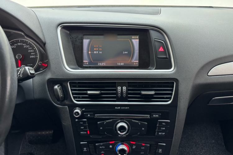 Used Audi Q5 2015 40 TFSI Trendy Edition Audio And AC Panel