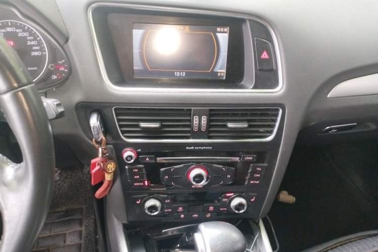 Used Audi Q5 2015 40 TFSI Technology Edition Audio And AC Panel