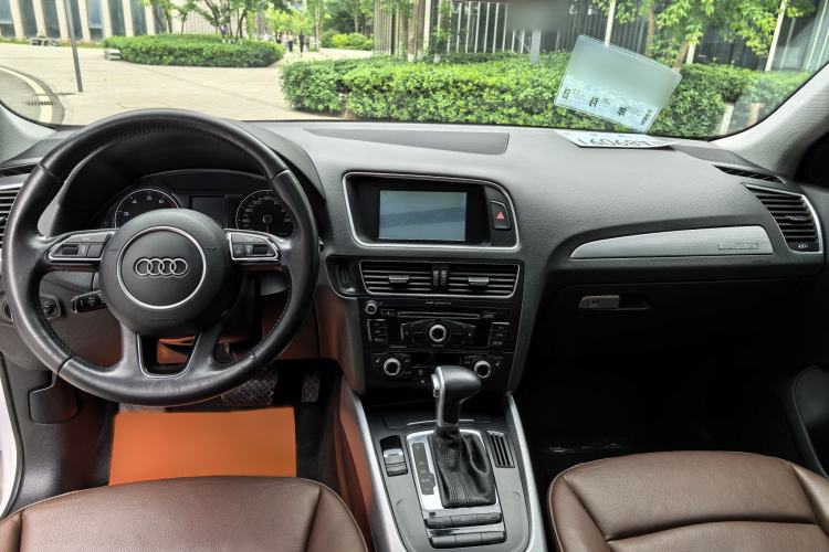 Used Audi Q5 2015 40 TFSI Technology Edition Audio And AC Panel