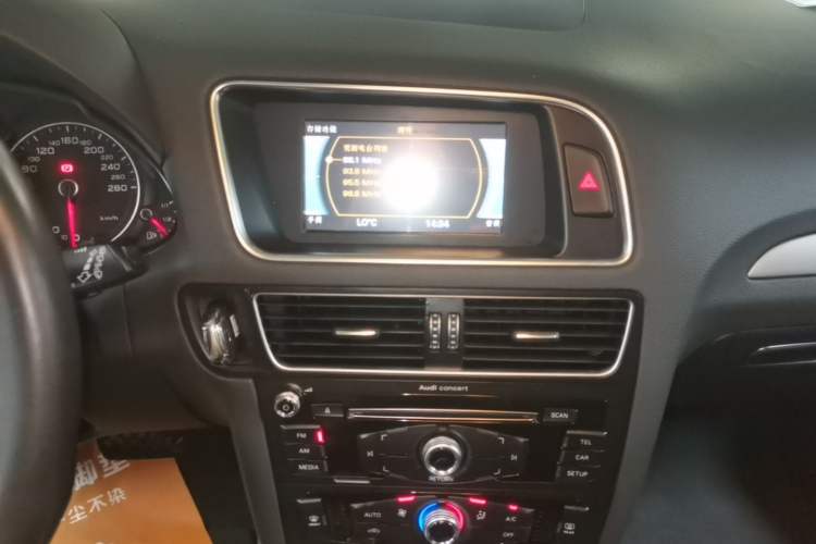 Used Audi Q5 2015 40 TFSI Trendy Edition Audio And AC Panel