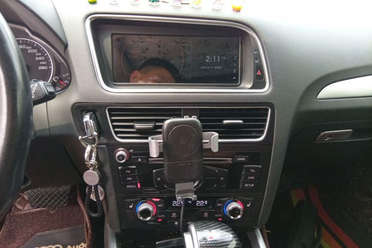 Used Audi Q5 2015 40 TFSI Technology Edition Audio And AC Panel