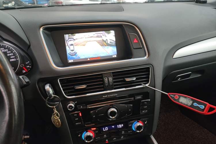 Used Audi Q5 2015 40 TFSI Technology Edition Audio And AC Panel
