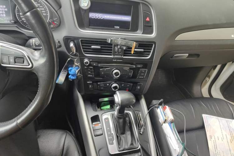 Used Audi Q5 2015 40 TFSI Trendy Edition Audio And AC Panel
