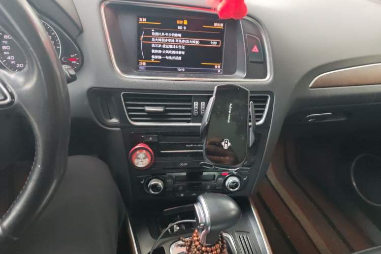 Used Audi Q5 2015 40 TFSI Comfort Model Audio And AC Panel