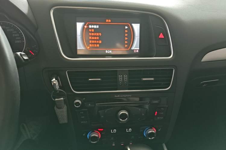 Used Audi Q5 2015 40 TFSI Technology Edition Audio And AC Panel