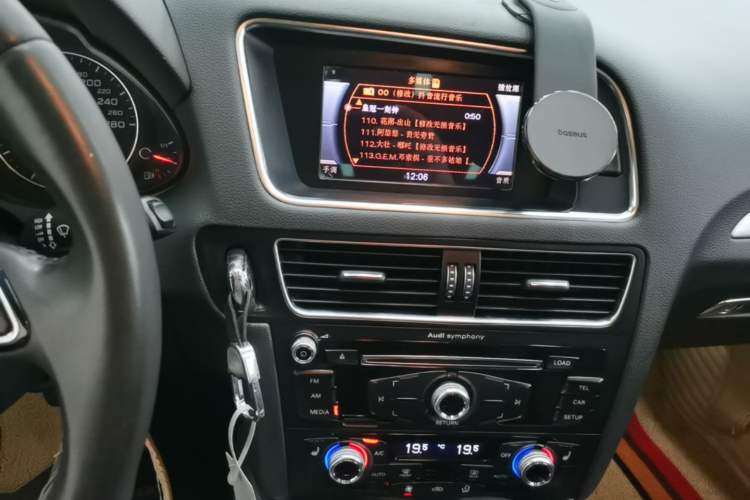 Used Audi Q5 2015 40 TFSI Technology Edition Audio And AC Panel