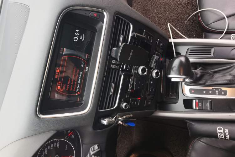 Used Audi Q5 2015 40 TFSI Trendy Edition Audio And AC Panel
