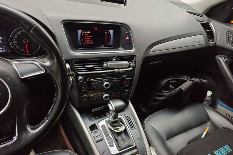 Used Audi Q5 2015 40 TFSI Trendy Edition Audio And AC Panel