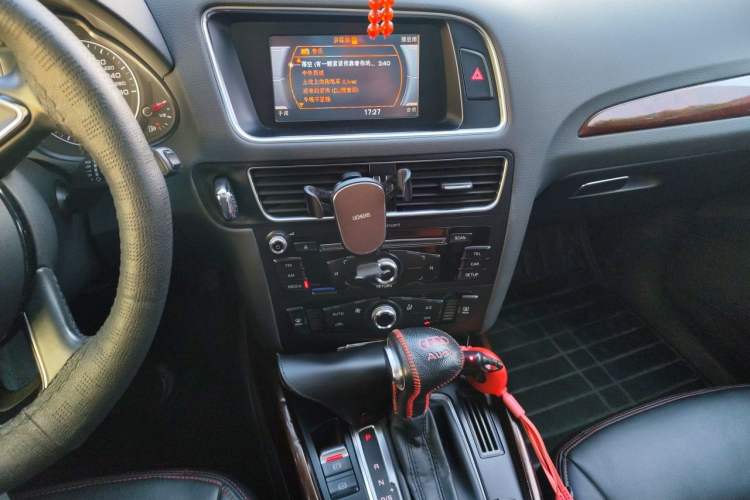 Used Audi Q5 2015 40 TFSI Trendy Edition Audio And AC Panel