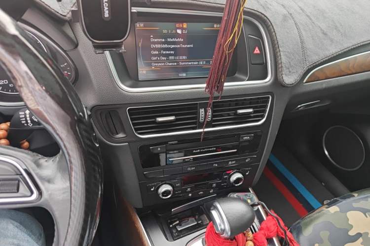 Used Audi Q5 2015 40 TFSI Comfort Model Audio And AC Panel