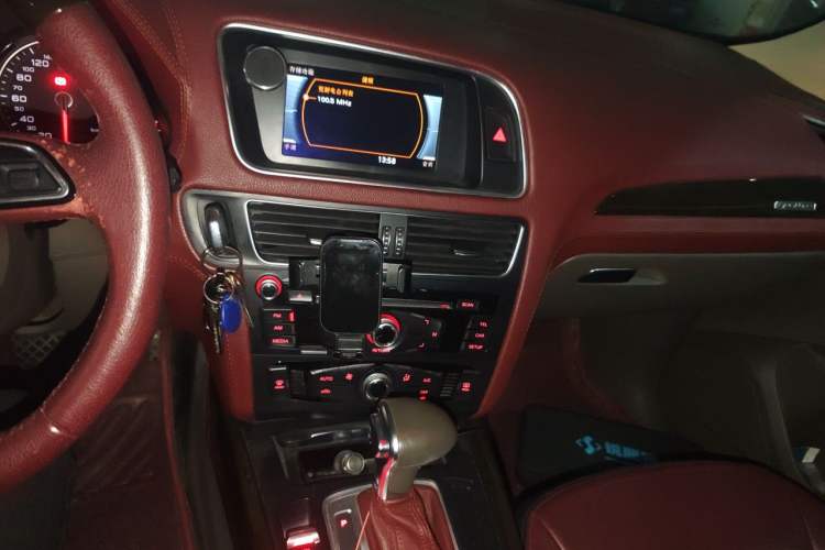 Used Audi Q5 2015 40 TFSI Trendy Edition Audio And AC Panel