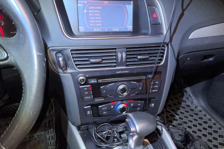 Used Audi Q5 2015 40 TFSI Trendy Edition Audio And AC Panel