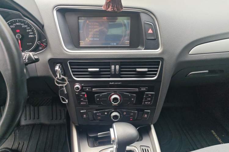Used Audi Q5 2015 40 TFSI Trendy Edition Audio And AC Panel
