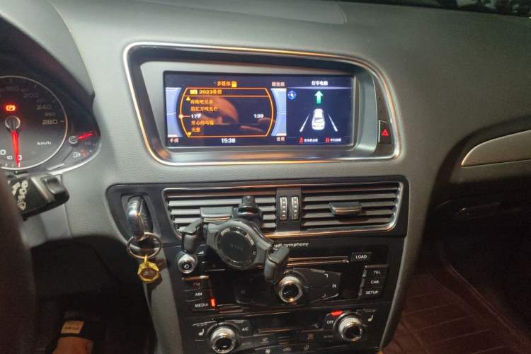 Used Audi Q5 2015 40 TFSI Technology Edition Audio And AC Panel