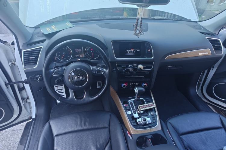 Used Audi Q5 2015 40 TFSI Luxury Model Center Console