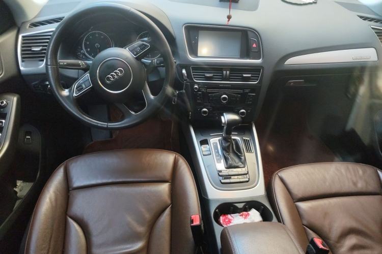 Used Audi Q5 2015 40 TFSI Technology Edition Center Console