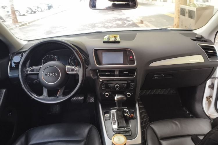 Used Audi Q5 2015 40 TFSI Technology Edition Center Console