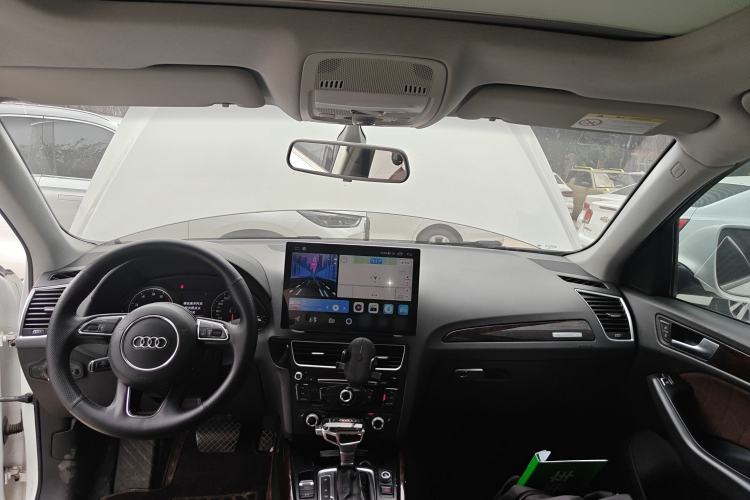 Used Audi Q5 2015 40 TFSI Technology Edition Center Console