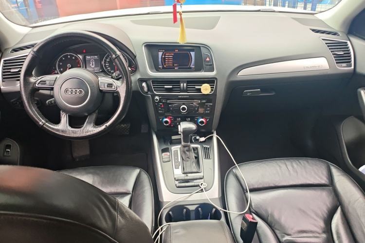 Used Audi Q5 2015 40 TFSI Technology Edition Center Console