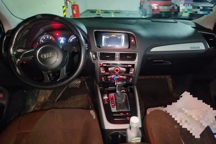 Used Audi Q5 2015 40 TFSI Trendy Edition Center Console