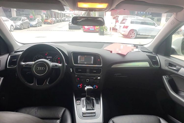 Used Audi Q5 2015 40 TFSI Technology Edition Center Console