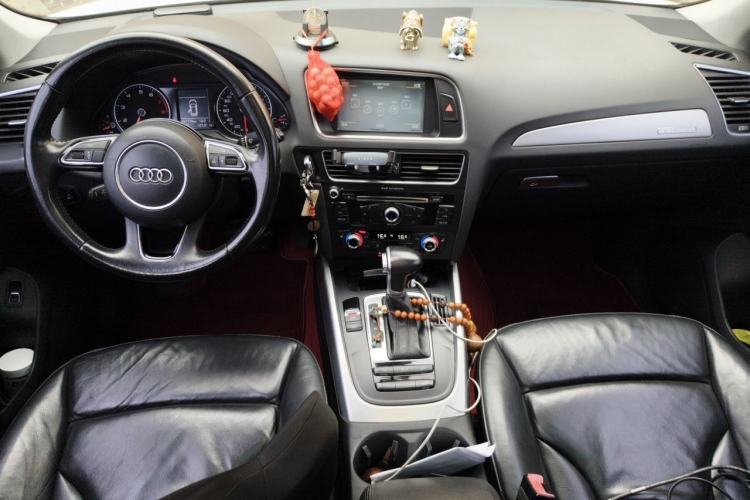 Used Audi Q5 2015 40 TFSI Technology Edition Center Console