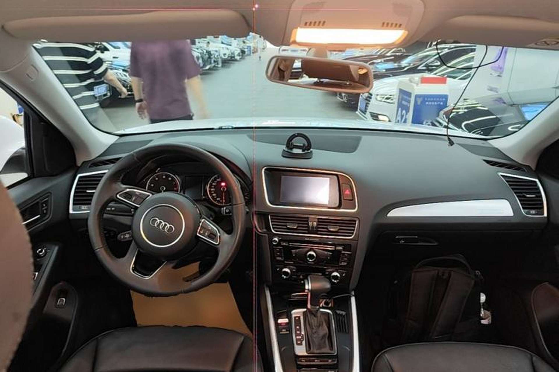 Used Audi Q5 2015 40 TFSI Technology Edition Center Console