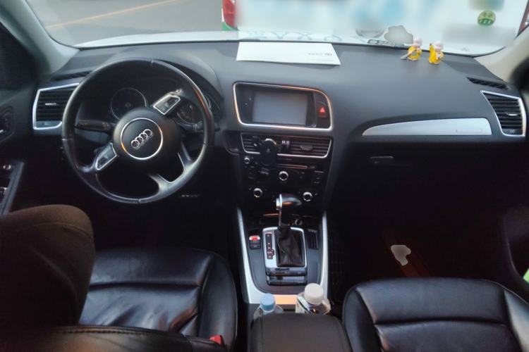 Used Audi Q5 2015 40 TFSI Technology Edition Center Console