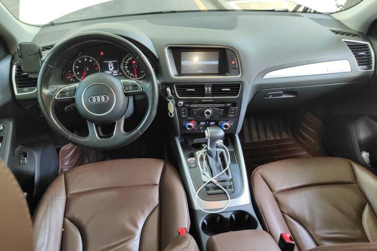 Used Audi Q5 2015 40 TFSI Technology Edition Center Console