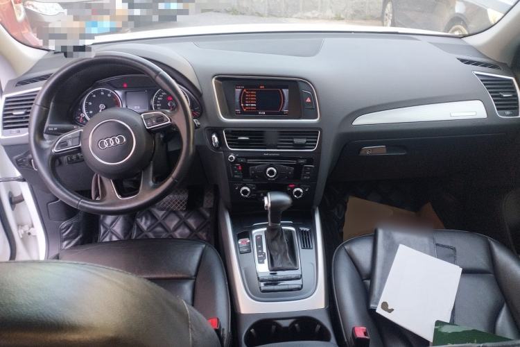 Used Audi Q5 2015 40 TFSI Technology Edition Center Console