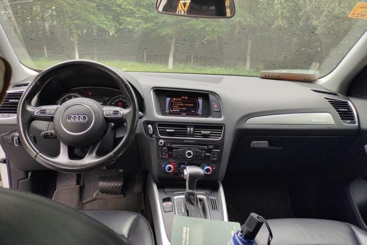Used Audi Q5 2015 40 TFSI Technology Edition Center Console