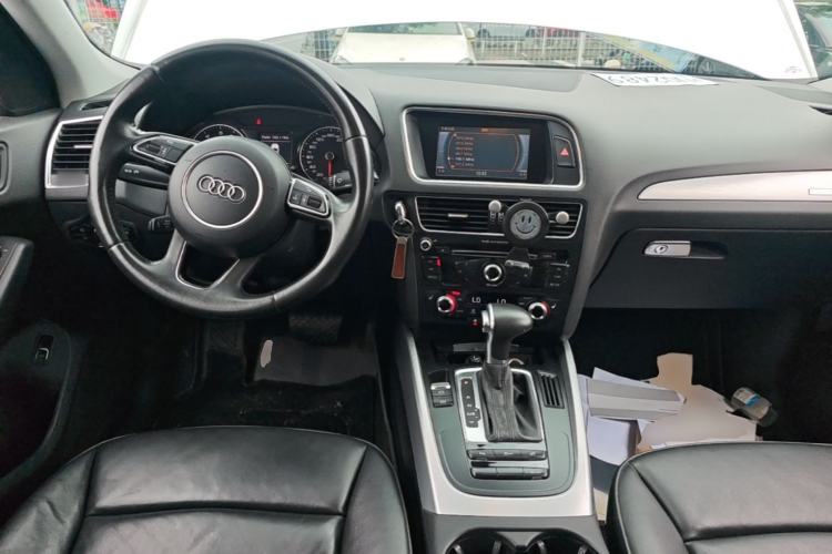 Used Audi Q5 2015 40 TFSI Technology Edition Center Console