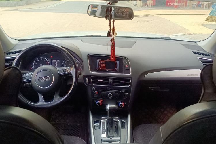 Used Audi Q5 2015 40 TFSI Technology Edition Center Console
