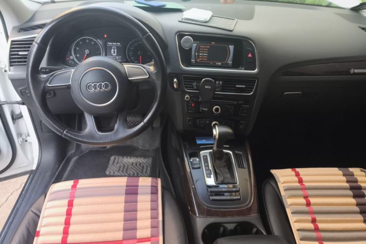 Used Audi Q5 2015 40 TFSI Trendy Edition Center Console