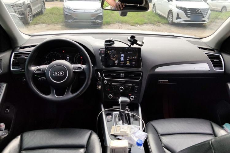 Used Audi Q5 2015 40 TFSI Technology Edition Center Console