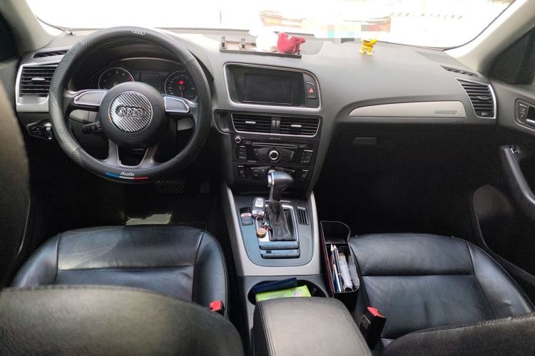 Used Audi Q5 2015 40 TFSI Trendy Edition Center Console