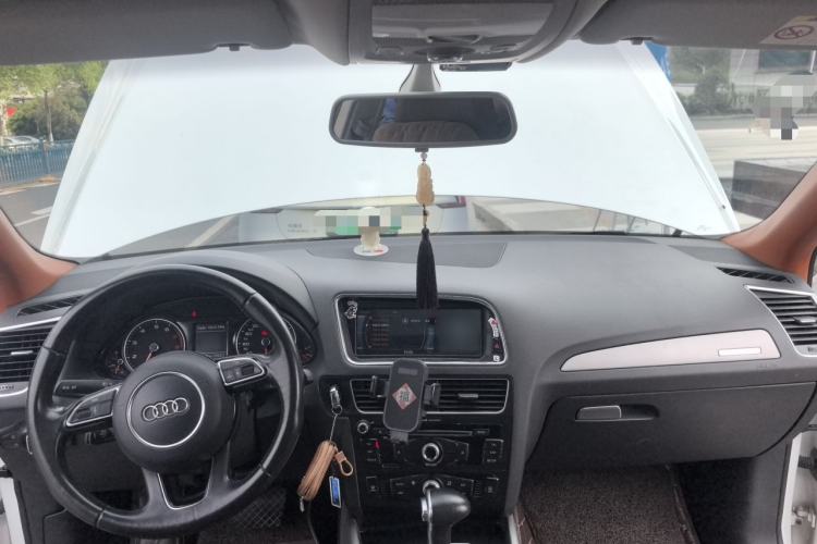 Used Audi Q5 2015 40 TFSI Trendy Edition Center Console