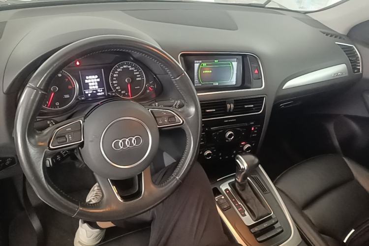 Used Audi Q5 2015 40 TFSI Technology Edition Center Console