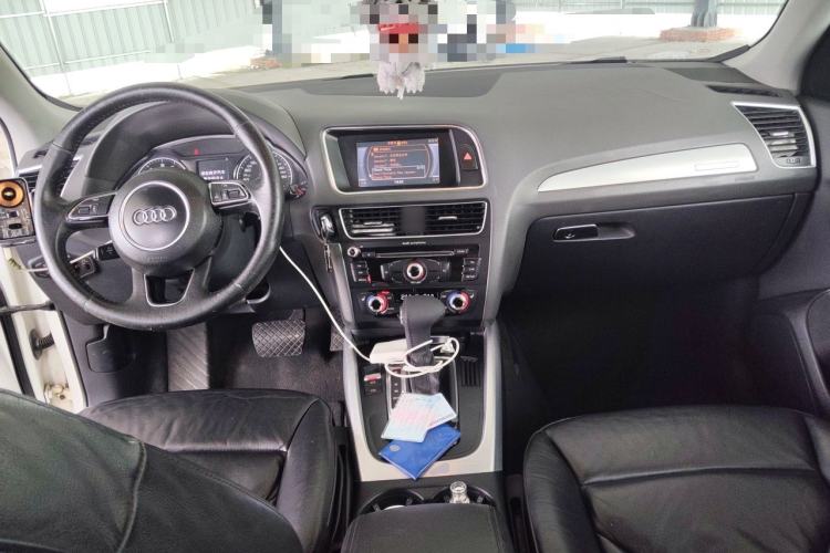 Used Audi Q5 2015 40 TFSI Technology Edition Center Console