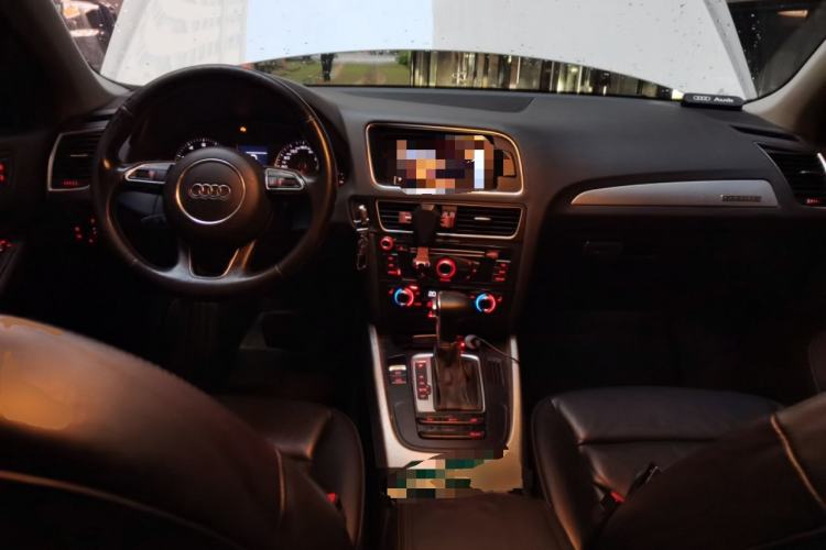 Used Audi Q5 2015 40 TFSI Technology Edition Center Console