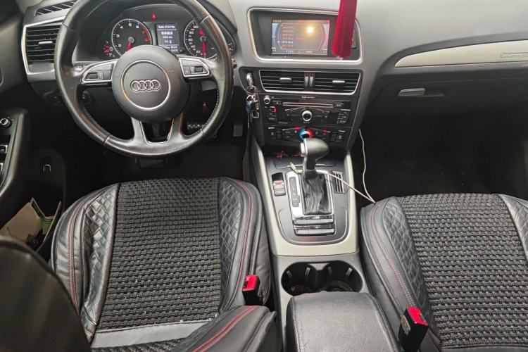 Used Audi Q5 2015 40 TFSI Trendy Edition Center Console