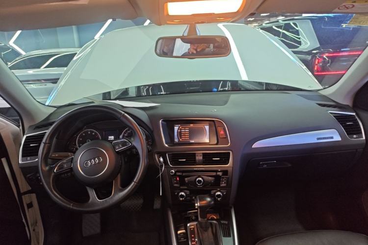Used Audi Q5 2015 40 TFSI Technology Edition Center Console
