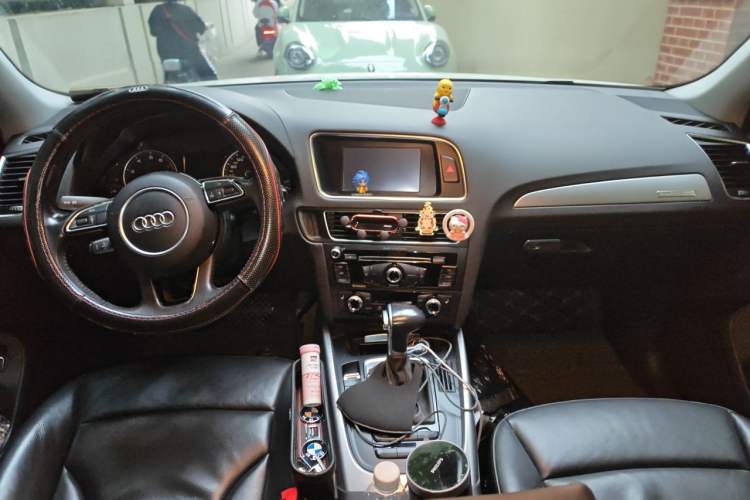 Used Audi Q5 2015 40 TFSI Technology Edition Center Console